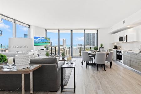 121 NE 34th St 1008, Miami, Florida 33137, USA