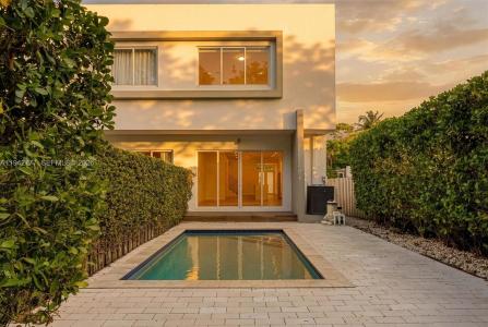 2852 SW 32nd Ct 2852, Miami, Florida 33133, USA