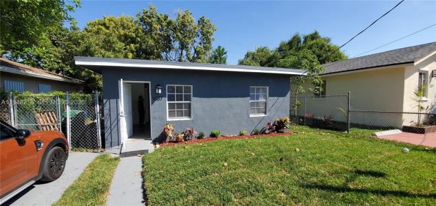 1887 NW 66th St, Miami, Florida 33147, USA