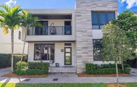 8156 NW 48th Ter, Doral, Florida 33166