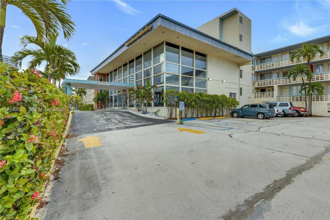 6484 Indian Creek Dr 220, Miami Beach, Florida 33141, USA