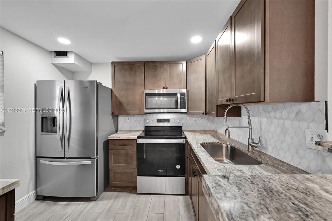 2850 Somerset Dr 105L, Lauderdale Lakes, Florida 33311, Stati Uniti