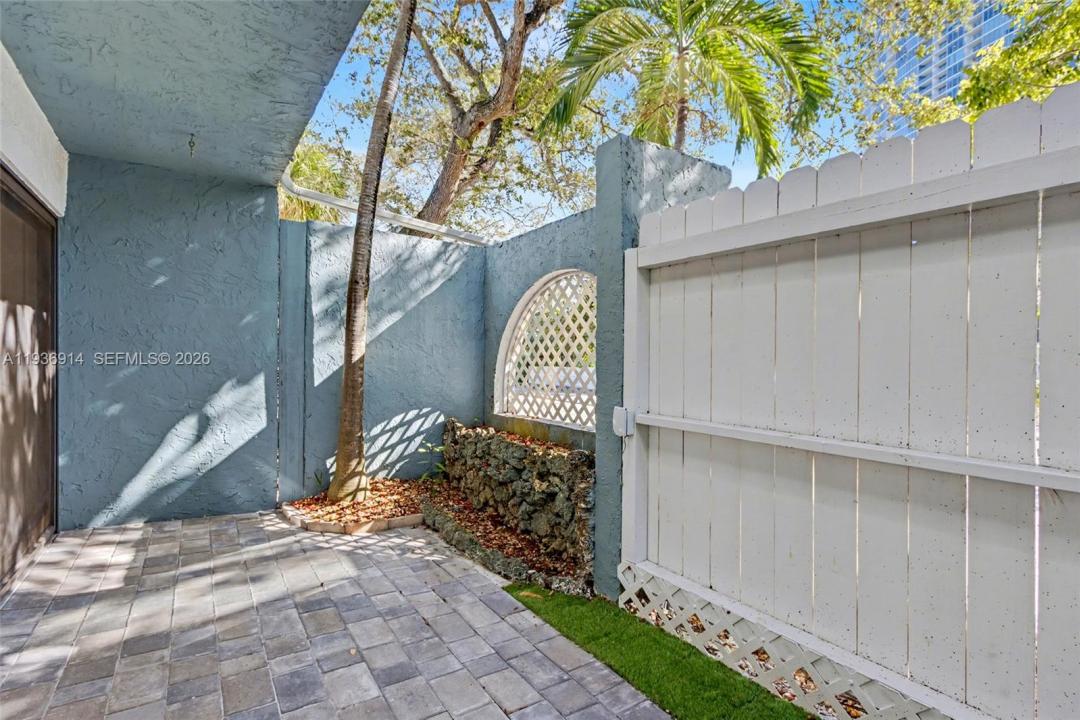 523 NE 38th St 6, Miami, Floryda 33137, USA