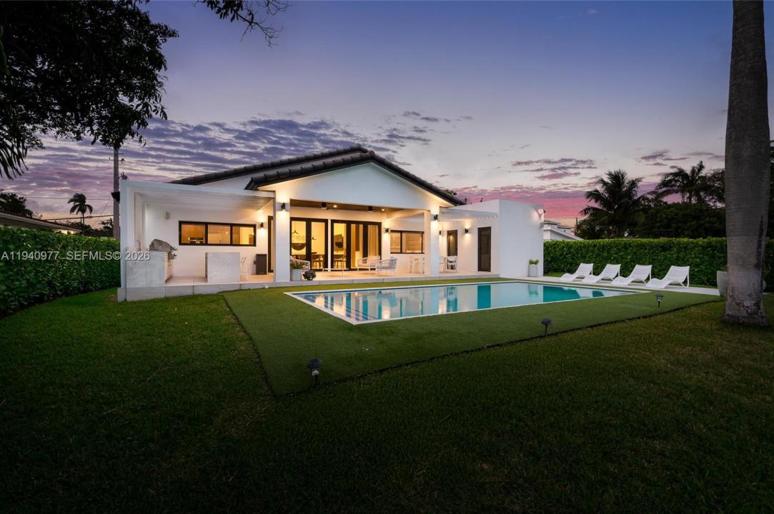 2560 NE 199th St, Miami, Florida 33180, USA