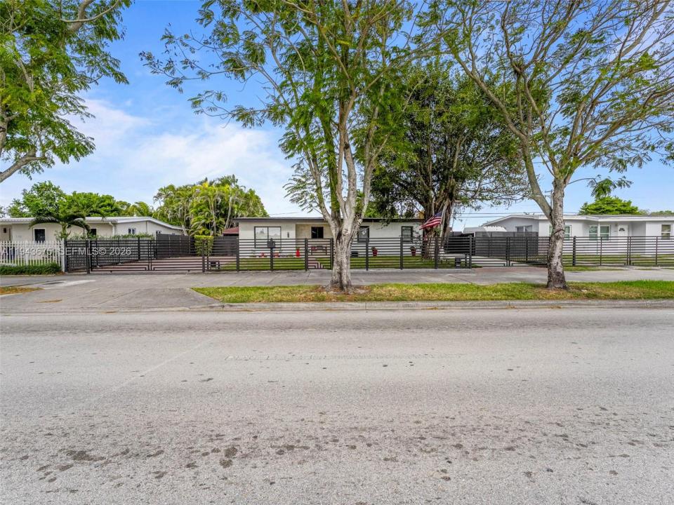 11415 SW 56th St, Miami, Florida 33165, USA
