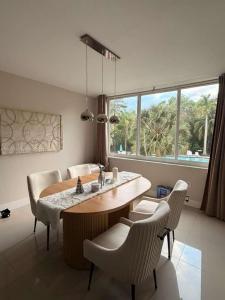 17890 W Dixie Hwy 210, North Miami Beach, Florida 33160, USA