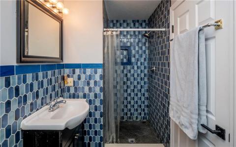 83 Valley Lane, Portsmouth, RI 02871, USA