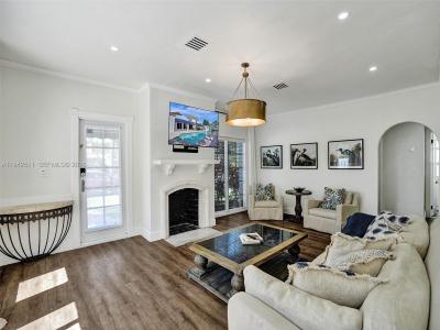 1128 Tyler St, Hollywood, Florida 33019, USA