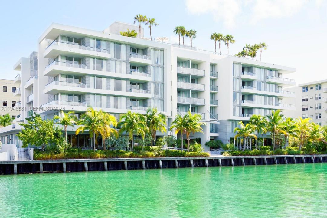 9540 W Bay Harbor Dr 310-2, Bay Harbor Islands, Florida 33154, USA
