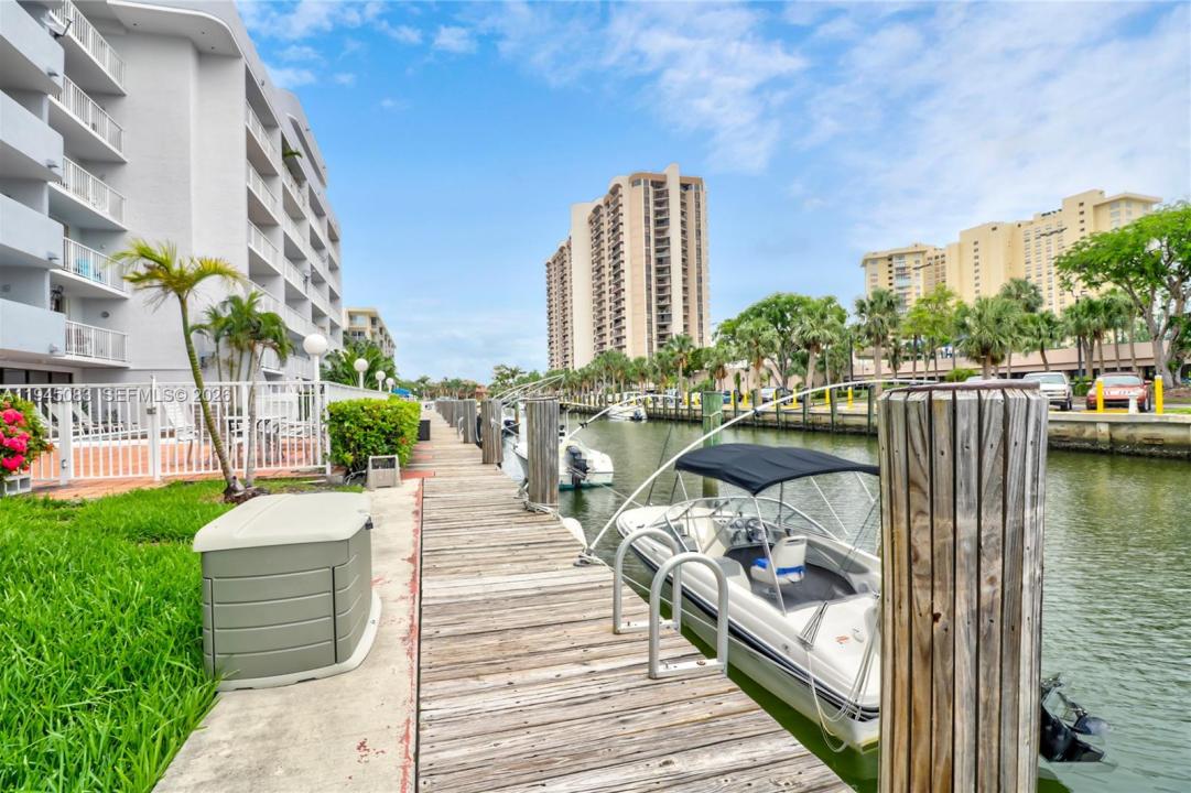 1650 NE 115th St 505, Miami, Florida 33181, Stati Uniti