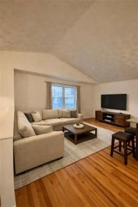 108 ROOSEVELT Street, Providence, RI 02909, USA