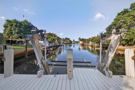 371 SE 3rd St, Pompano Beach, Florida 33060, USA