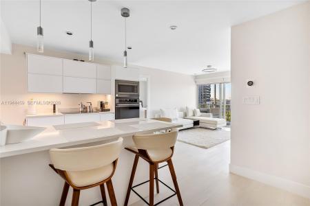 300 Diplomat Pkwy 811, Hallandale Beach, Florida 33009, USA