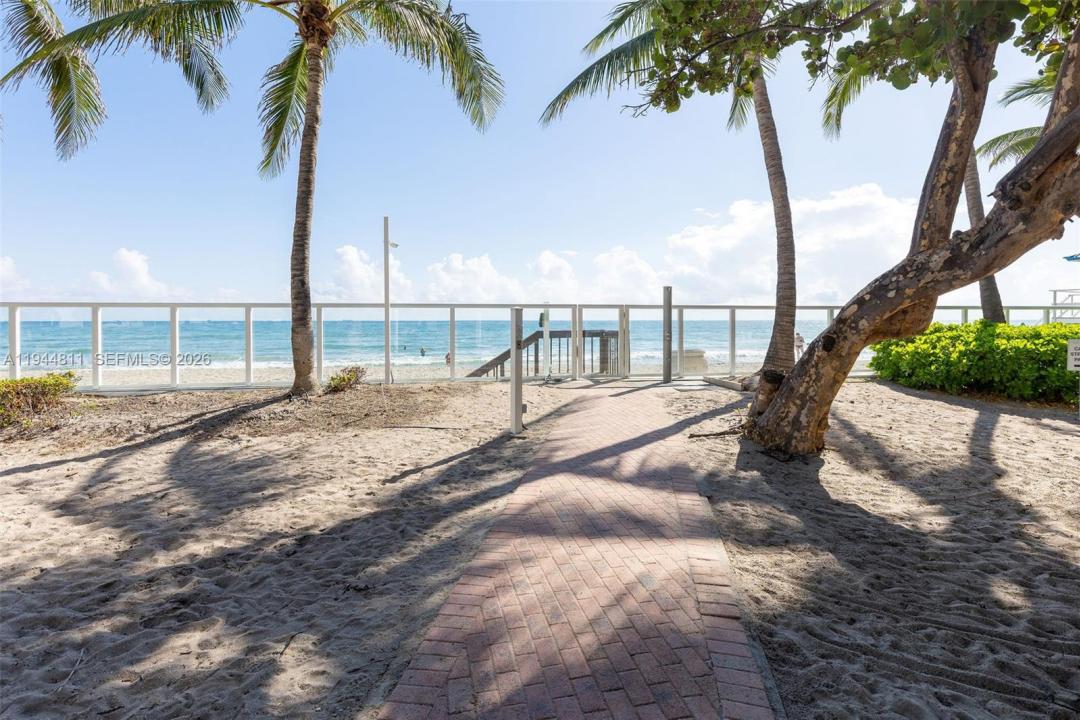 3001 S Ocean Dr 227, Hollywood, Florida 33019, USA