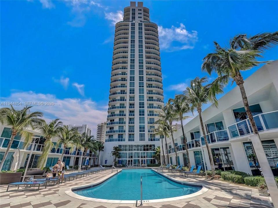 1945 S Ocean Dr 1405, Hallandale Beach, Florida 33009, USA