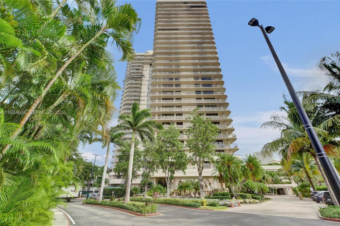 19667 Turnberry Way 12F, Aventura, Florida 33180, USA