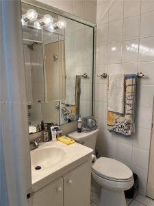 Hallandale Beach, Florida 33009, USA