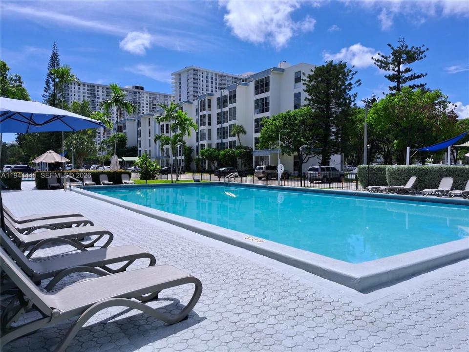 17570 Atlantic Blvd 104, Sunny Isles Beach, Floride 33160, États-Unis