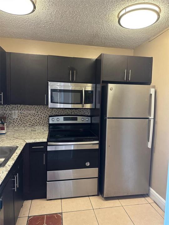 488 NW 165th St Rd B-115, Miami, Floride 33169, États-Unis