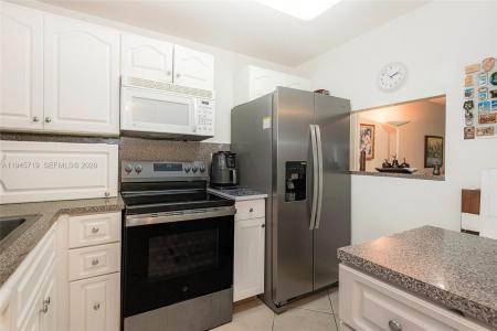 9660 Sunrise Lakes Blvd 202, Sunrise, Florida 33322, USA