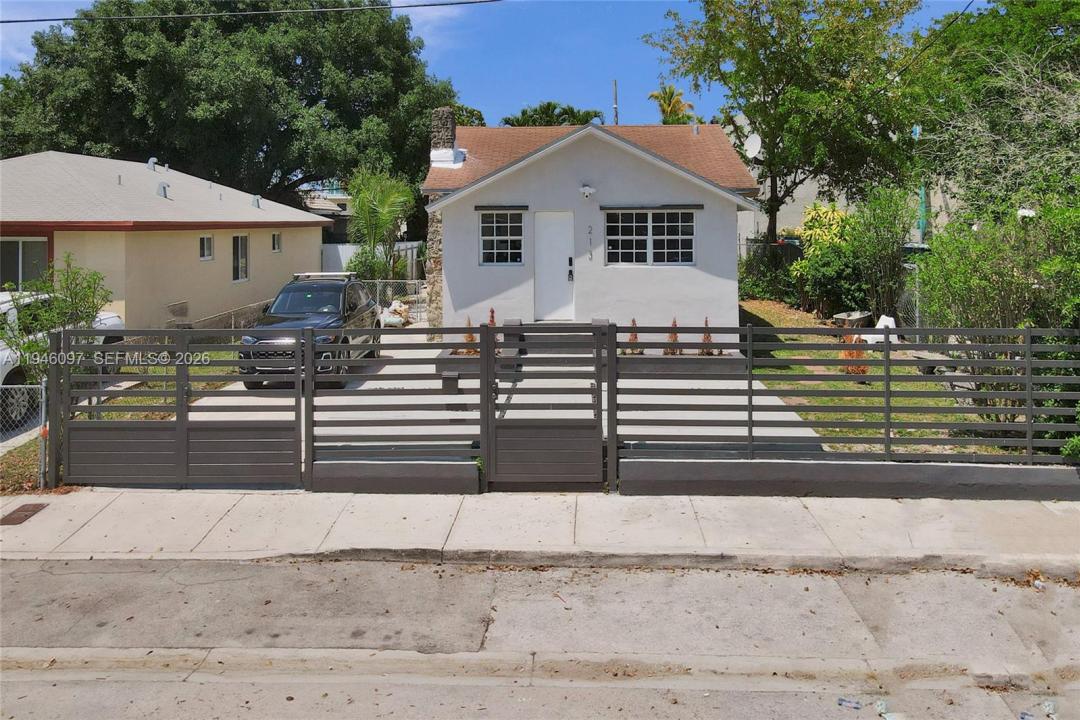 213 NW 34th Ter, Miami, Floryda 33127, USA