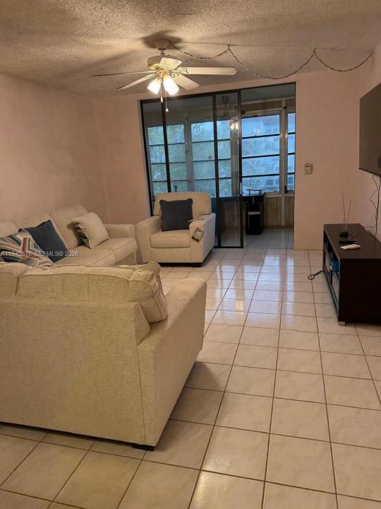 2850 Somerset Dr 309L, Lauderdale Lakes, Florida 33311, USA