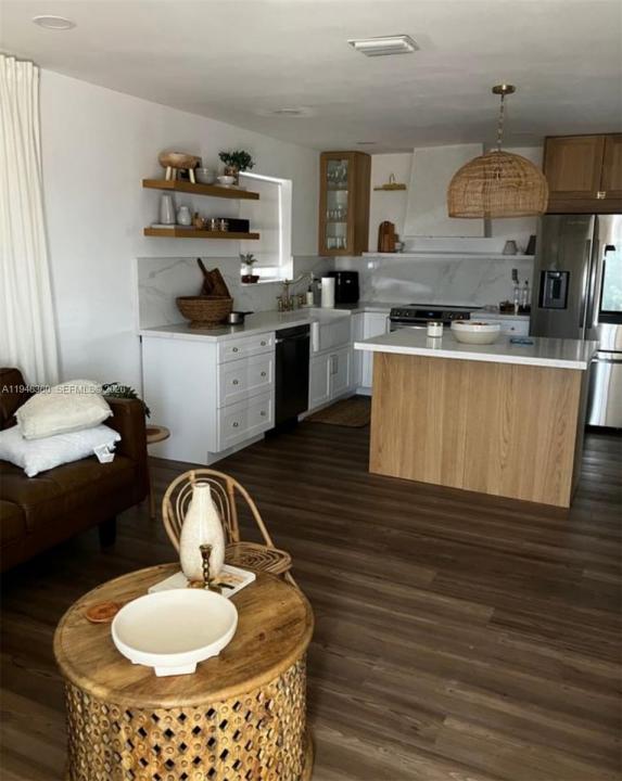 8221 NW South River Dr 1, Medley, Florida 33166, Amerika Birleşik Devletleri