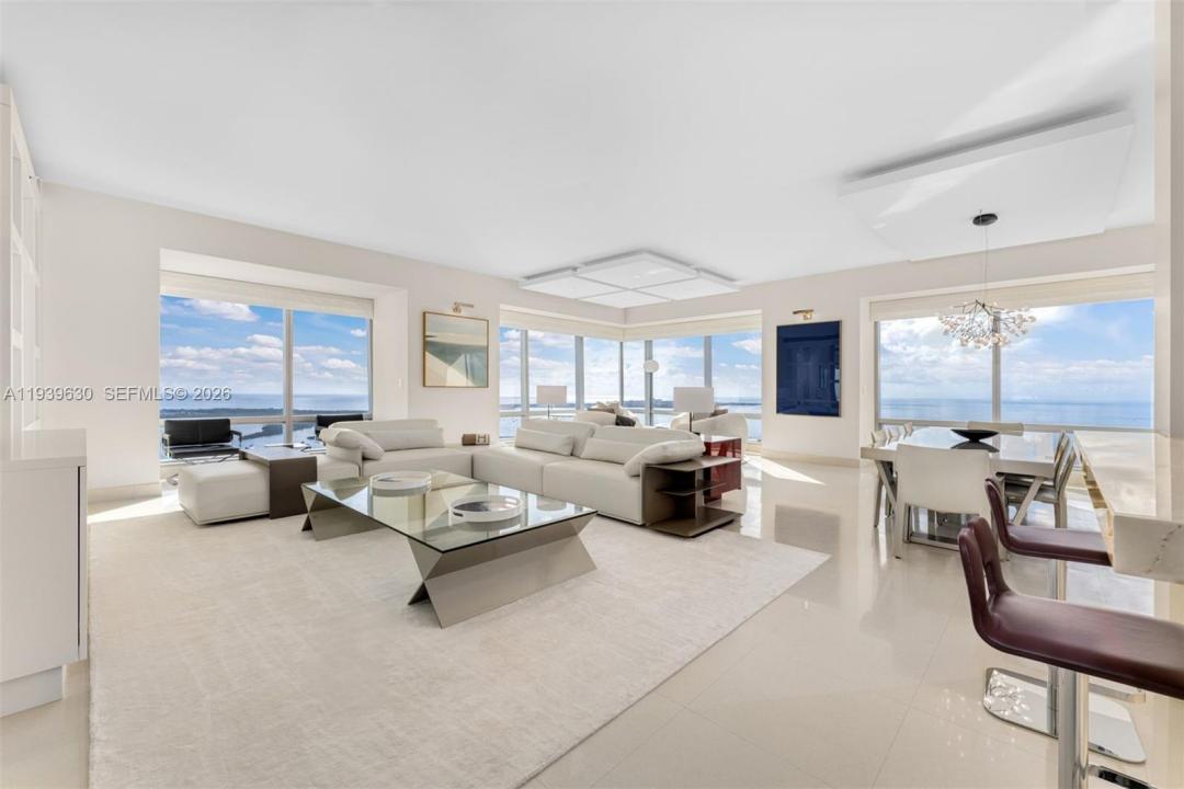 1425 Brickell Ave 56F, Miami, Florida 33131, USA