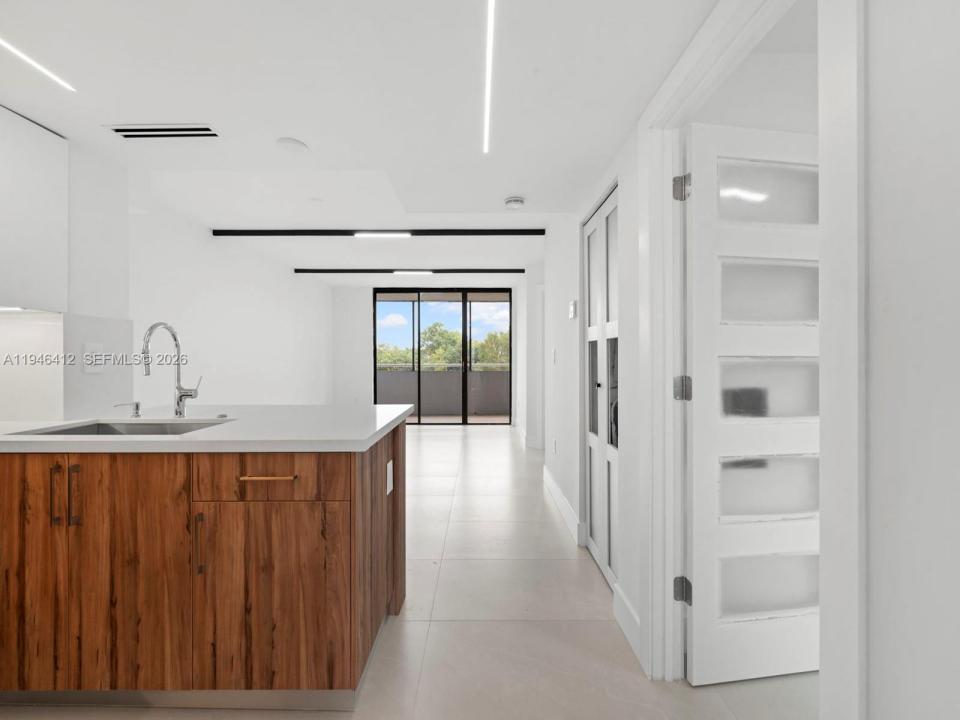8215 SW 152nd Ave G-308, Miami, Florida 33193, USA