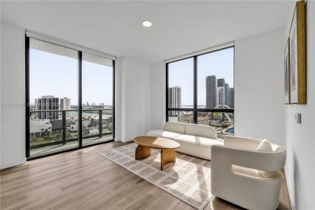 1642 NE 1st Ave 2114, Miami, Florida 33132, USA