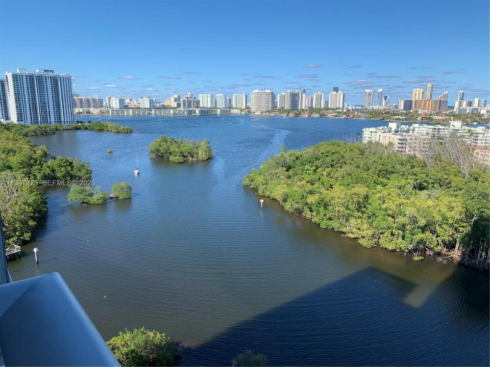 16385 Biscayne Blvd 1417, North Miami Beach, Floride 33160, États-Unis