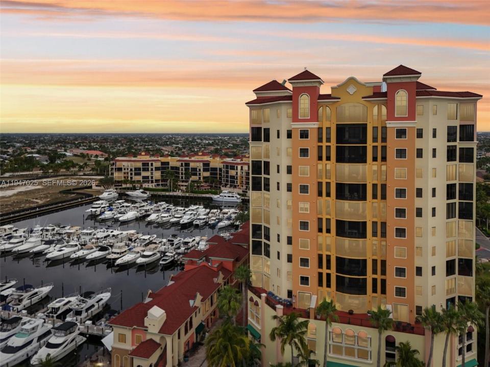 5781 CAPE HARBOUR DR 903, Cape Coral, Floride 33914, États-Unis
