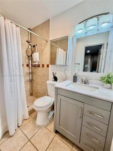 4420 NE 15th Ave, Oakland Park, Florida 33334, USA