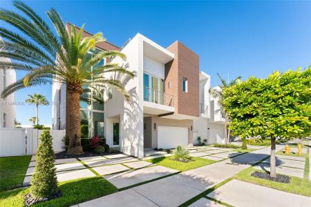 10561 NW 67th Ter, Doral, Флорида 33178, Соединенные Штаты