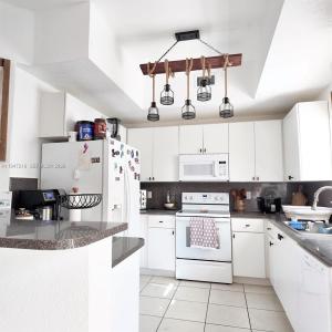 8884 SW 220th Ln, Cutler Bay, Florida 33190, USA