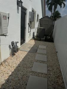 14941 SW 168th Ter 2, Miami, Florida 33187, USA