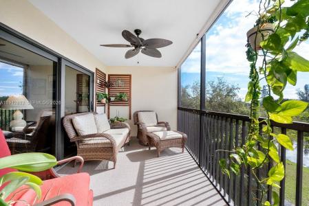 2200 S Cypress Bend Dr 406, Pompano Beach, Florida 33069, USA