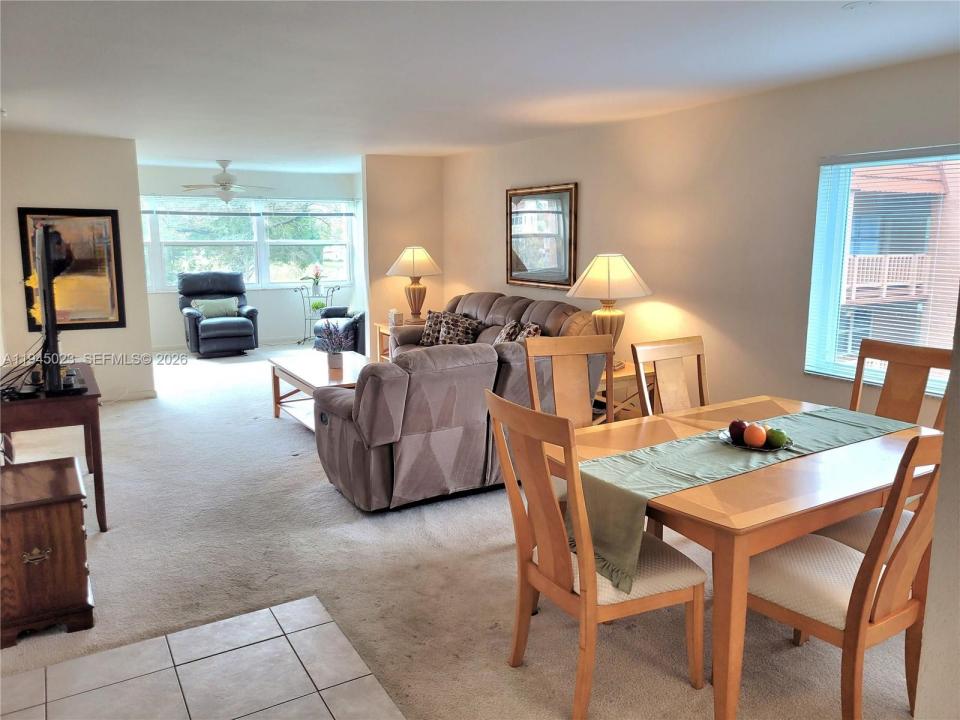 9861 Sunrise Lakes Blvd 310, Sunrise, Florida 33322, USA