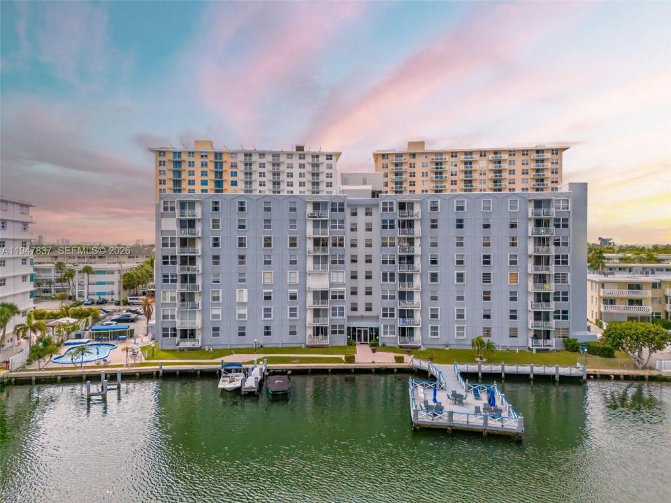 430 Golden Isles Dr 707, Hallandale Beach, Florida 33009, Stati Uniti