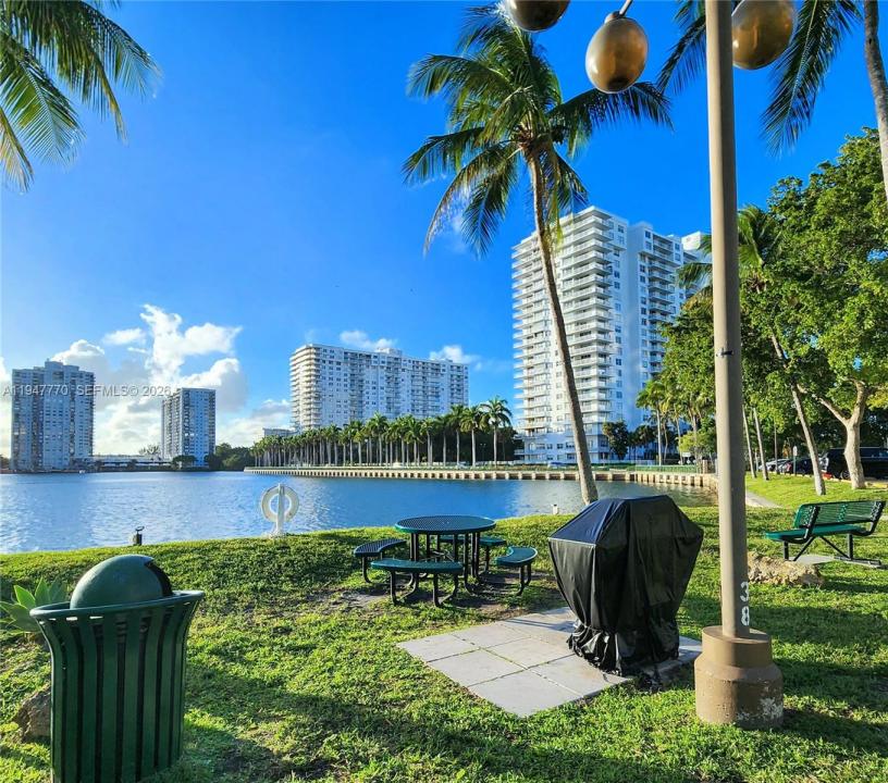 18151 NE 31st Ct 301, Aventura, Florida 33160, USA