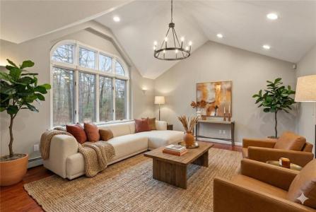 42 Belfield Drive, Johnston, RI 02919, USA