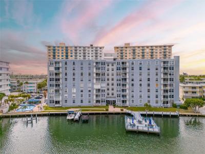 430 Golden Isles Dr 707, Hallandale Beach, Florida 33009, USA