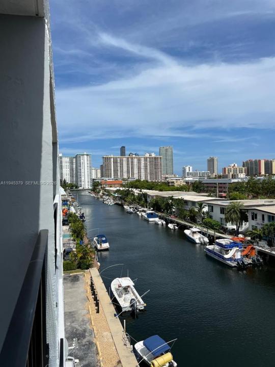 3642 NE 171st St 504, North Miami Beach, Floride 33160, États-Unis