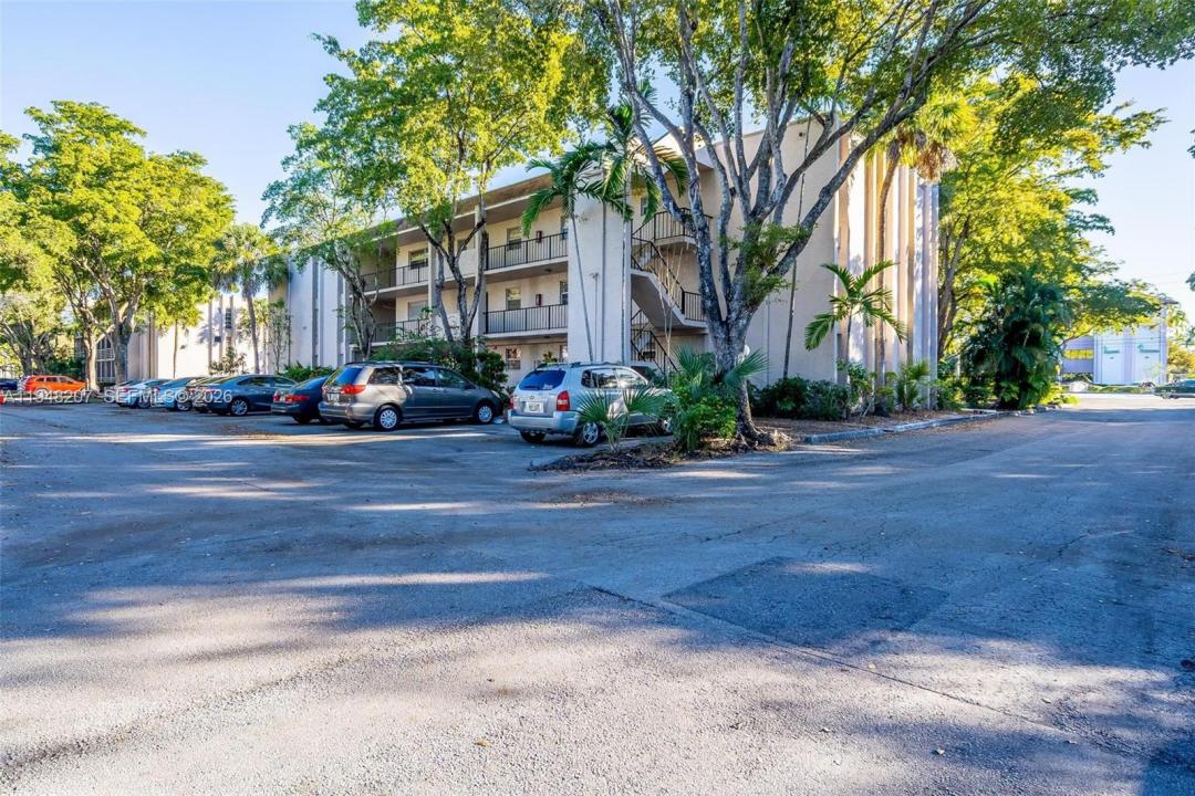 469 N Pine Island Rd B302, Plantation, Floride 33324, États-Unis