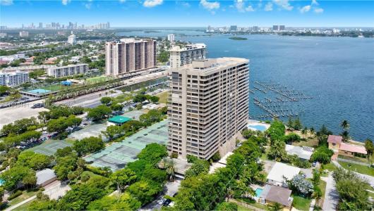 11113 Biscayne Blvd PH8, Miami, Florida 33181, USA