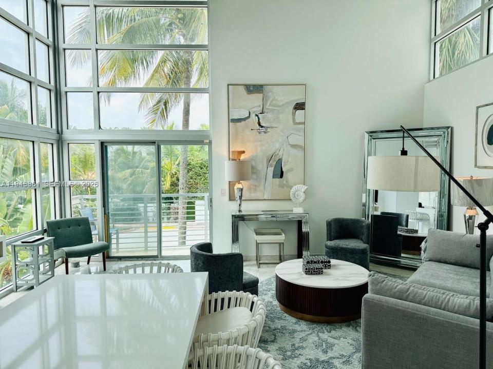 7700 Collins Ave 5, Miami Beach, Florida 33141, USA