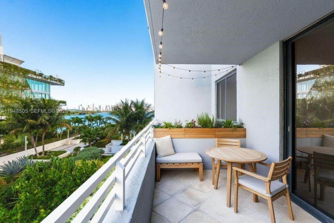 1330 West Ave 610, Miami Beach, Florida 33139, USA