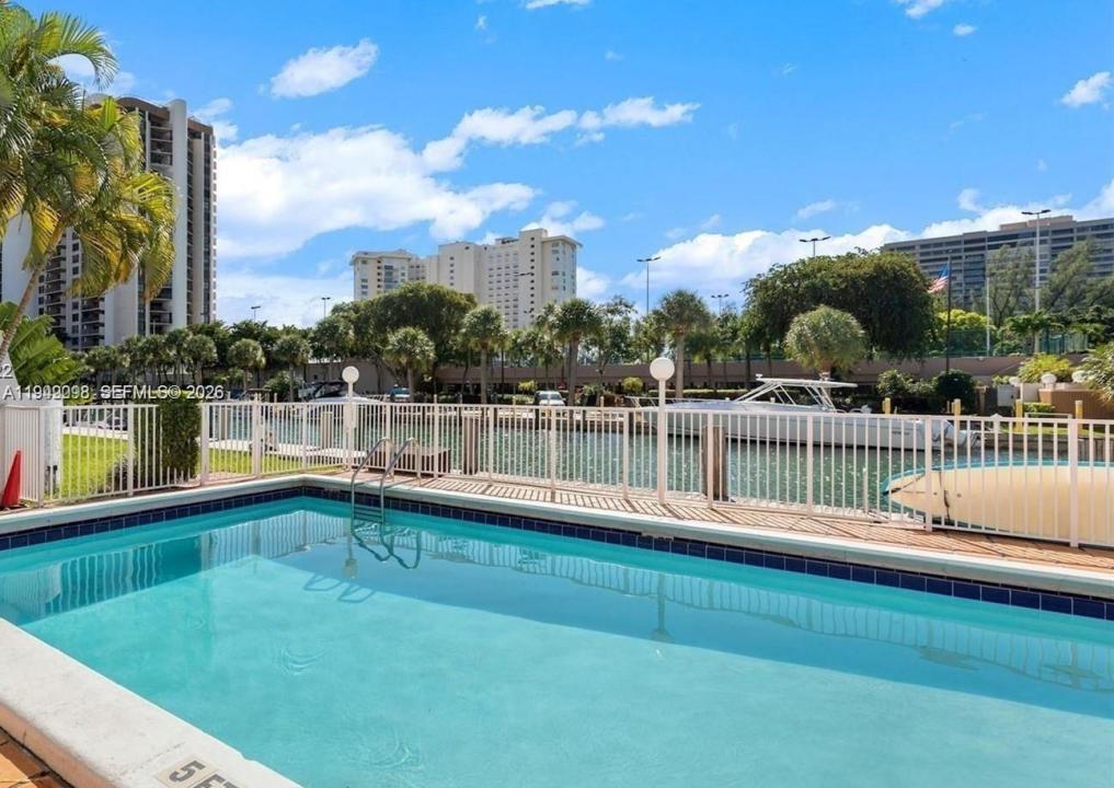 1650 NE 115th St 311, Miami, Florida 33181, USA