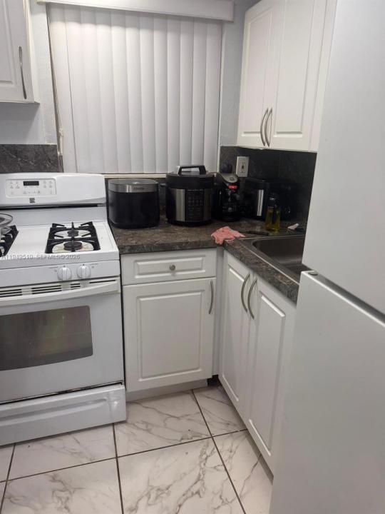 350 E 21st St 108, Hialeah, Florida 33010, Stati Uniti