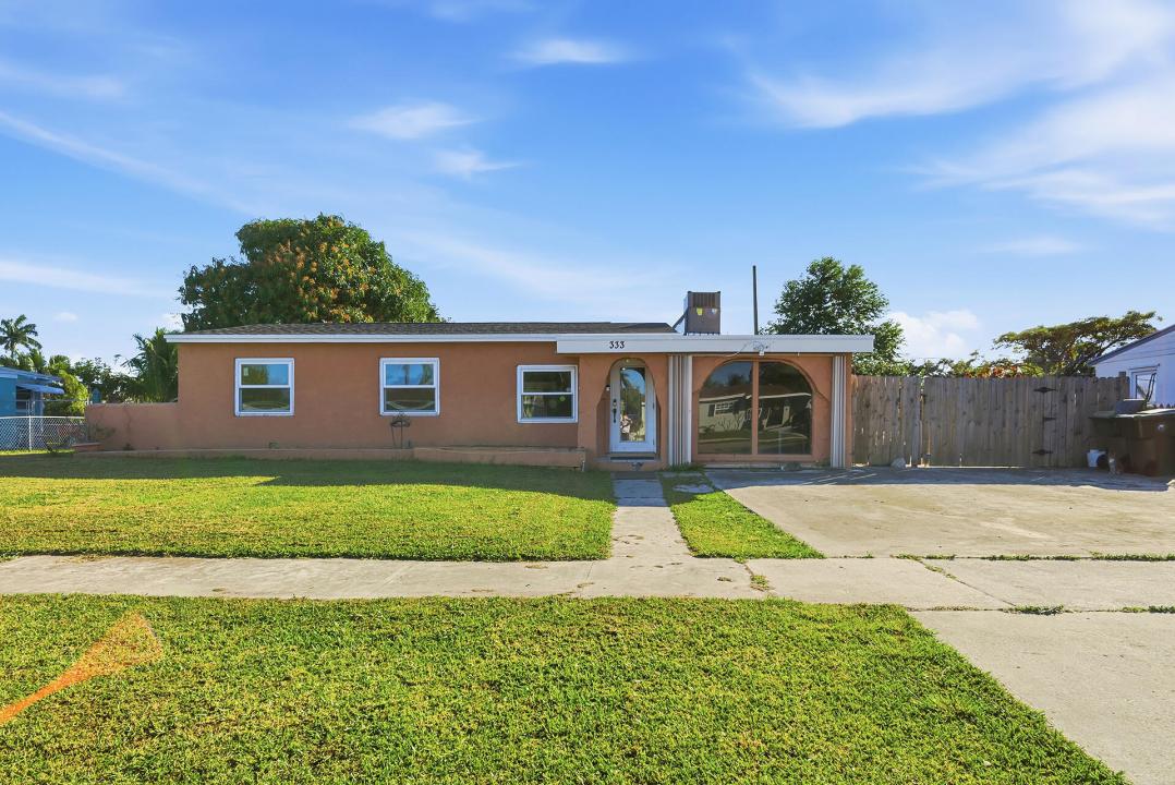 333 Mid Pines Road, Palm Springs, Florida 33461